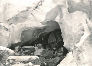 The Rockies: jégbarlang a Great Glacierben, Mount Sir Donald, Kanada, 1895.