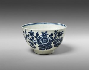 Teástál, c. 1770-1783 (lágypaszta porcelán transzfernyomással) alkotó: Worcester Porcelain Manufactory