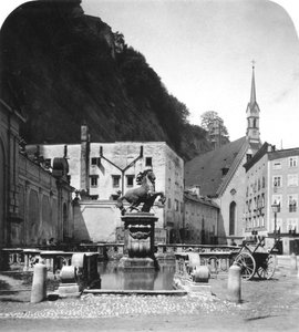A Pferdeschwemme lókút, Salzburg, Ausztria, 1900-as évek.