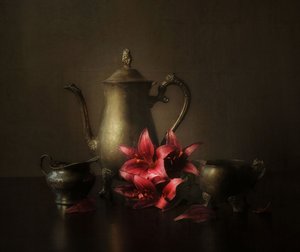 Elegáns liliomok és ezüst