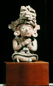 Temetési urna a „13 kígyó” zapotec istennőjének alakjában, 600-900 körül (kerámia)