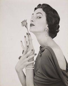 nő rózsával, 1960 körül