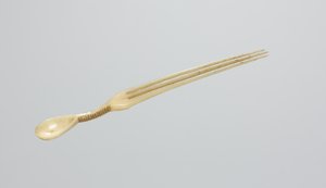 Tupakás kanál/fésű, 1800-as évek vége (csont)