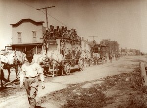 Cirkusz jön a városba, 1905 körül (fotó) alkotó: . .