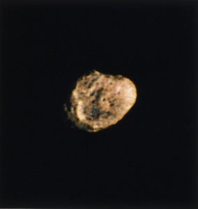 A Hyperion, a Szaturnusz egyik holdja, a Voyager 2 fényképezte alkotó: Ferdinand Georg Waldmuller