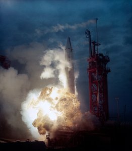 Launch Vehicles, USA Rakéta felrobban az indítóálláson, az 1960-as évek elején alkotó: Frederick (attr. to) Barnard