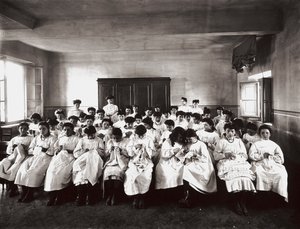 Professzionális női iskola Firenzében: hímzéslecke alkotó: Henry Charles Fehr