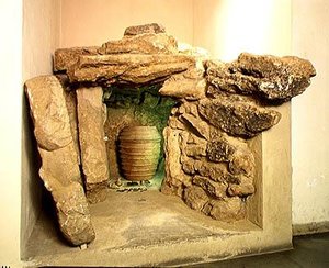 Egy etruszk sír rekonstrukciója urnával alkotó: after Etruscan