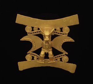 Medál egy figurát ábrázoló denevérszerű maszkkal, V. késői időszak – VI. időszak, 700-1550 körül (arany) alkotó: culture Diquis