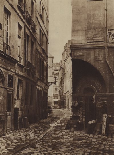 A Rue des Marmousets 1864-ben, a rue Saint-Landryról készült, az új Hotel-Dieu helyén volt (f/w fotó) alkotó: (after) French Photographer