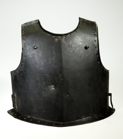 Melltárcsa egy Harquebusierhez, 1625-50 körül (vas és fekete festék) alkotó: (attr.to) German School