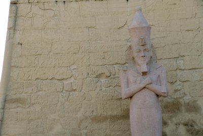 A luxori templom, ókori egyiptomi építészet Luxorban alkotó: Albert Mansour