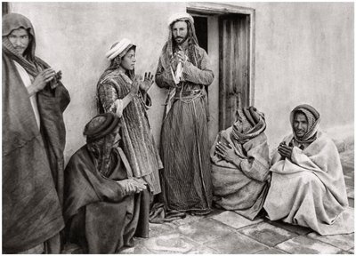Molla, aki imát tanít egy fiatal férfinak, Irak, 1925. alkotó: A. Kerim