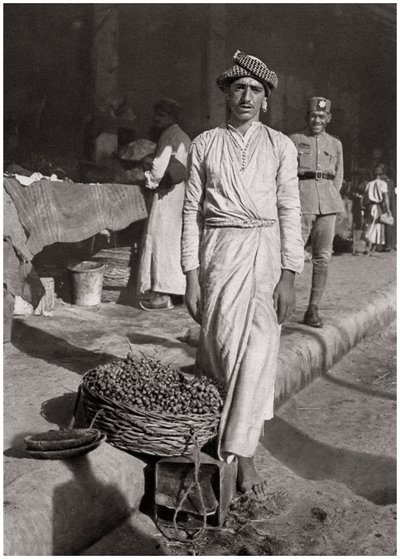 Kis kereskedelem, ami kevés hasznot hoz, Irak, 1925. alkotó: A. Kerim