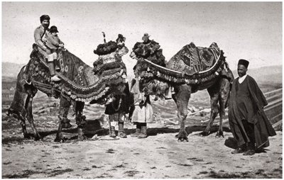 Zarándokok teveikkel Karbalába, Irakba, 1925 alkotó: A. Kerim