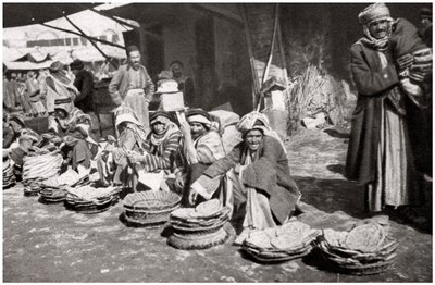 Suq El Khubur, őshonos kenyérpiac, Bagdad, Irak, 1925. alkotó: A. Kerim