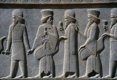 Részlet egy körmeneti frízből az Apadana-palota keleti oldalán, Perszepoliszban, Iránban, ie 518-465 körül (szürke kő) alkotó: Achaemenid