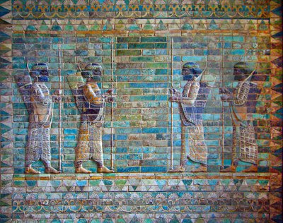 Részlet az íjászok frízéből, I. Dareiosz palotája, Susa, Irán, ie 510 körül (mázas tégla) alkotó: Achaemenid