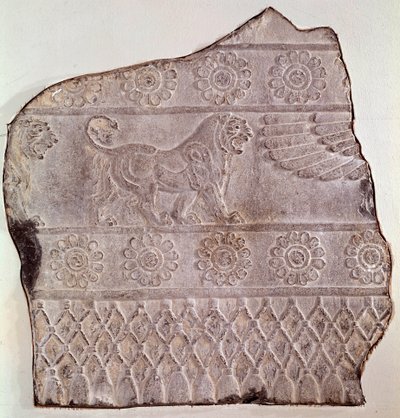 Alacsony dombormű töredéke, amely egy sétáló oroszlánt ábrázol. Persepolisból (Irán), Epoque Routenide, Kr. e. 460. Seattle, Művészeti Múzeum alkotó: Achaemenid