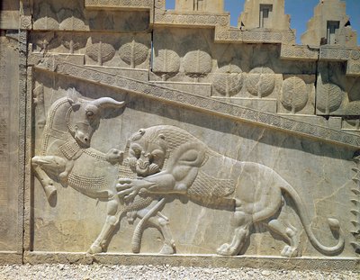 Oroszlán harcol egy bikával, dombormű az Apadana keleti lépcsőjén, Achaeman-korszak, 515 körül alkotó: Achaemenid