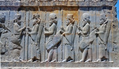A királyi gárdát ábrázoló falfaragás, Tachara, Perszepolisz, Kr.e. 6-5. század (szürke kő) alkotó: Achaemenid