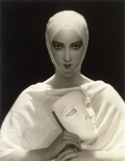 Elizabeth Ardennek (1920-1931) alkotó: Adolf de Meyer