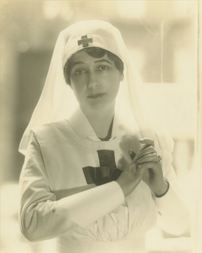 Lady Duff-Gordon ápolónőként (platina nyomat) alkotó: Adolf de Meyer