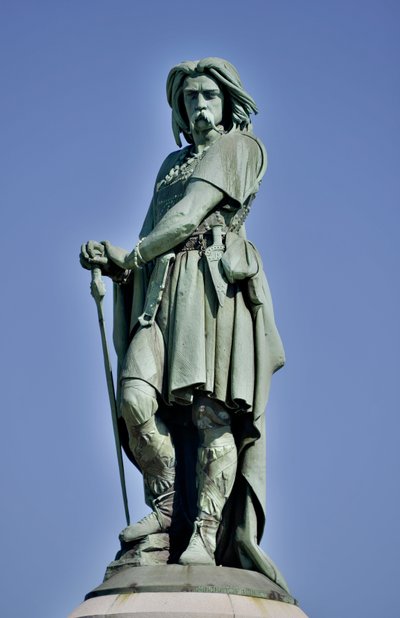 Vercingetorix (Kr. e. 72-46), gall vezető kolosszális szobra - Millet Aime (1819-1891) szobra 6,60 m magas erige 1865-ben a Mont Auxois nyugati részén (7 méter magasan Viollet Le Duc) Alise Sainte Reine 1865 alkotó: Aime Millet