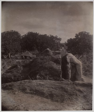 Faragott elefánt a szikla tetején Asoka feliratokkal, Dhauli, Puri District alkotó: Alexander Caddy