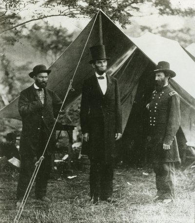 Abraham Lincoln Allan Pinkertonnal és John A. McClernand vezérőrnaggyal, 1862 alkotó: Alexander Gardner