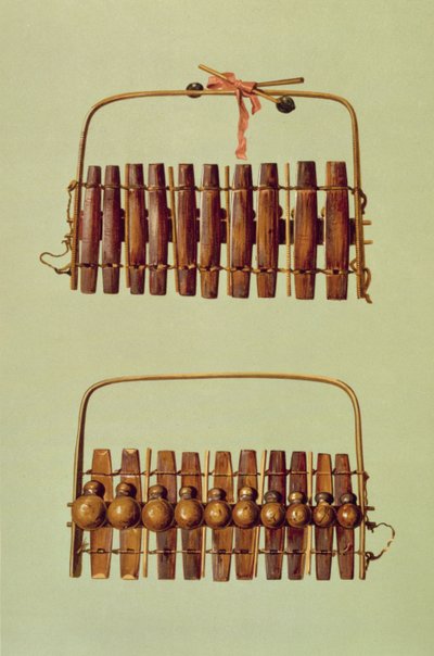 Marimba, elöl- és hátulnézet, dél-afrikai, a „Musical Instruments”-ből (színes litho) alkotó: Alfred James Hipkins