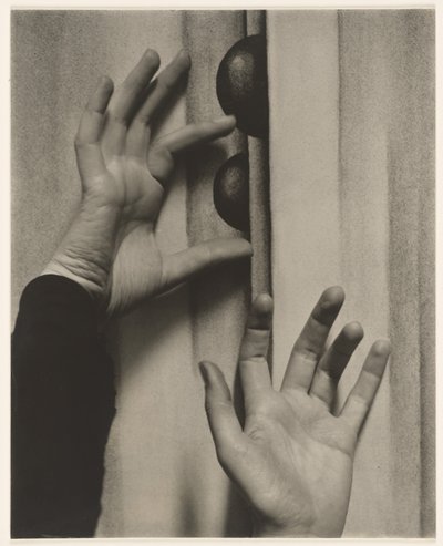 Georgia O’Keeffe – Kezek alkotó: Alfred Stieglitz