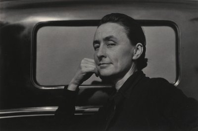 Georgia O’Keeffe – Új-Mexikóból való visszatérés után, vagy azzal egyenértékű O1 alkotó: Alfred Stieglitz
