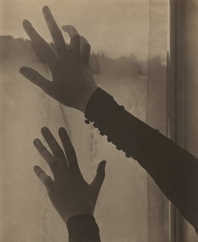 Georgia O’Keeffe – Kezek alkotó: Alfred Stieglitz
