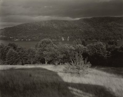 A George-tó a dombról nézve alkotó: Alfred Stieglitz