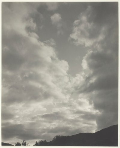 Zene - Tíz felhőfotó sorozata, 1922. II. sz. alkotó: Alfred Stieglitz