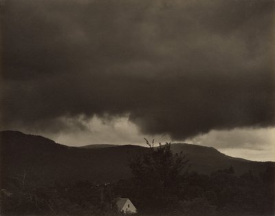[Zene: Tíz felhőfotóból álló sorozat, 1. szám] alkotó: Alfred Stieglitz
