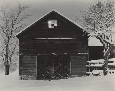 A fekete pajta és a fehér hó alkotó: Alfred Stieglitz