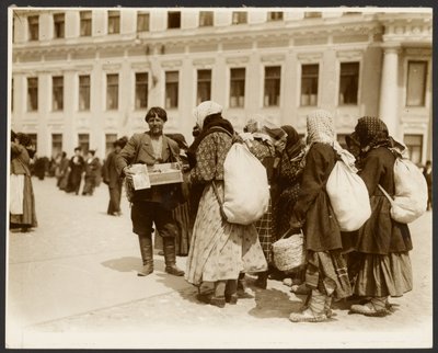 [Fényképek az oroszországi tanulmányútról, amelyeket a "A jobbágyság eltörlése Oroszországban" (1914) című festményhez használtak, a "Szlávok eposza ciklusból, Moszkva"] alkotó: Alphonse Maria Mucha