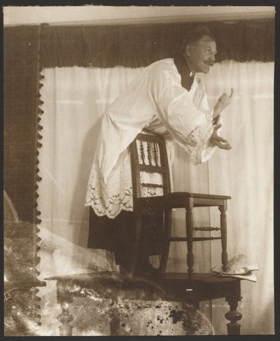 [Alphonse Mucha önarcképe "Jan Jus"-ként pózol a "János Juss mester prédikál a betlehemi kápolnában" című képéhez (1916) a "Szlávok eposza ciklusból, Zbiroh, Csehország"] alkotó: Alphonse Maria Mucha