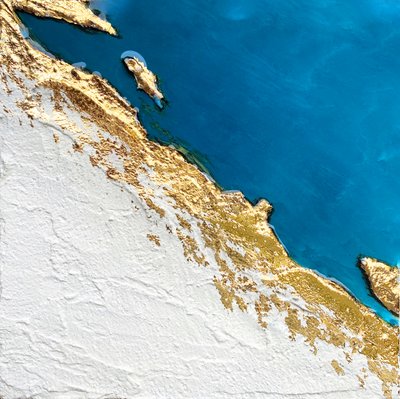 Aranyszínű partvidéki domborzati térkép alkotó: Alyson Storms