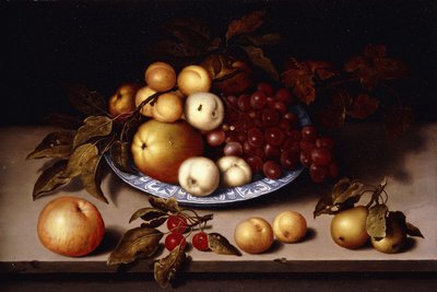 Őszibarack, alma, sárgabarack és szőlő egy Wanli Kraak porcelán tálban cseresznyével, körtével, sárgabarackkal és almával a párkányon, alkotó: Ambrosius the Elder Bosschaert