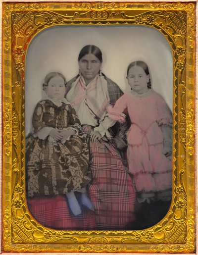 Egy nő és két lány portréja alkotó: American 19th Century