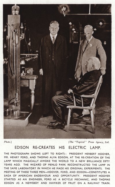Thomas Edison újraalkotja elektromos lámpáját Herbert Hoover elnöknek és Henry Fordnak (f/w fotó) alkotó: American Photographer (after)