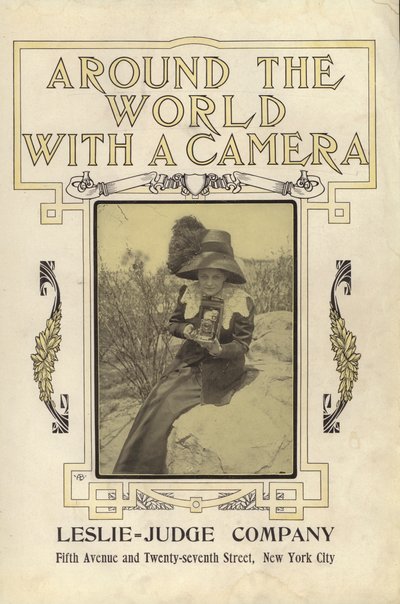 Címoldal-illusztráció A világ körül fényképezőgéppel című filmhez (f/w fotó) alkotó: American Photographer (after)