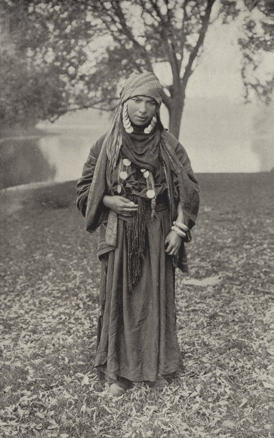 Egy beduin nő a sivatagban alkotó: American Photographer