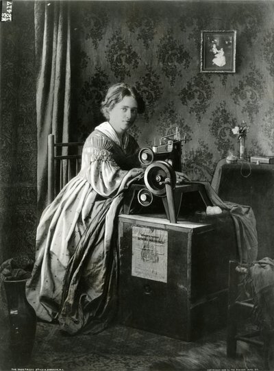 Singers szabadalmi varrógépek hirdetése, 1899 alkotó: American Photographer