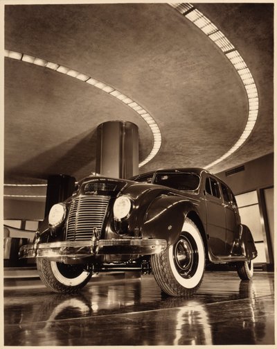 Chrysler Airflow négyajtós szedán, pub. 1937 (szépia fotó) alkotó: American Photographer