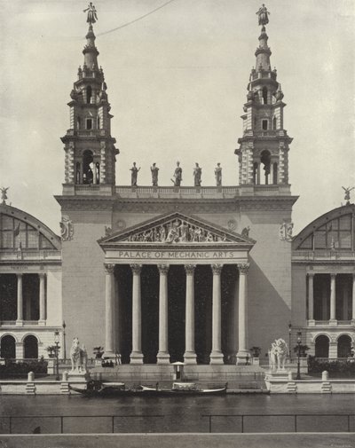 A gépcsarnok keleti portálja alkotó: American Photographer