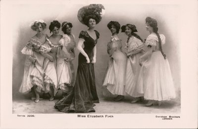 Elizabeth Firth, amerikai énekesnő és színésznő (fekete-fehér fotó) alkotó: American Photographer